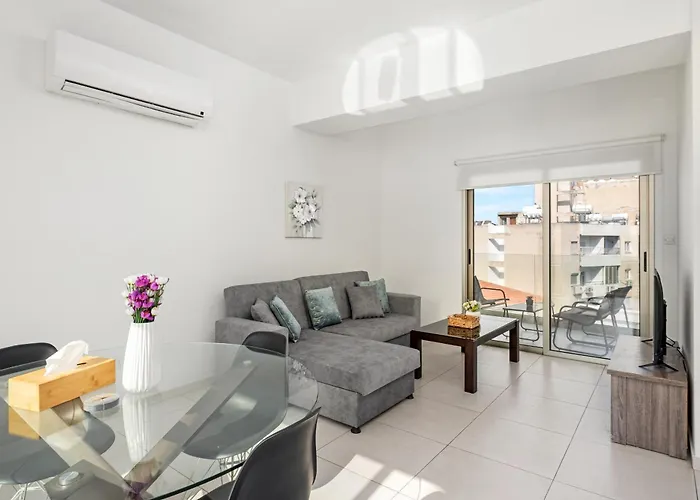 Apartment Downtown View 2 Bedroom Larnaka