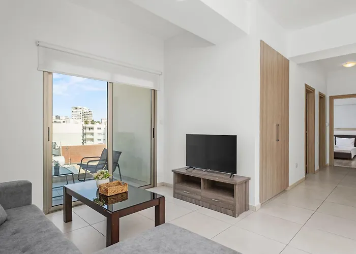 Apartment Downtown View 2 Bedroom Larnaka