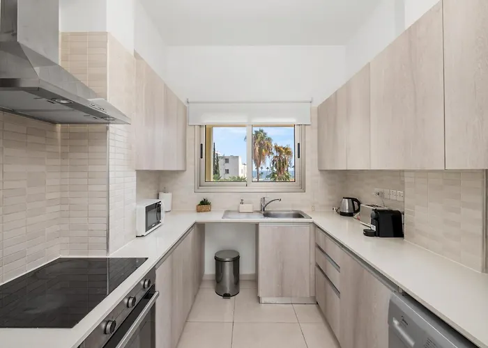 Downtown View 2 Bedroom Apartment *