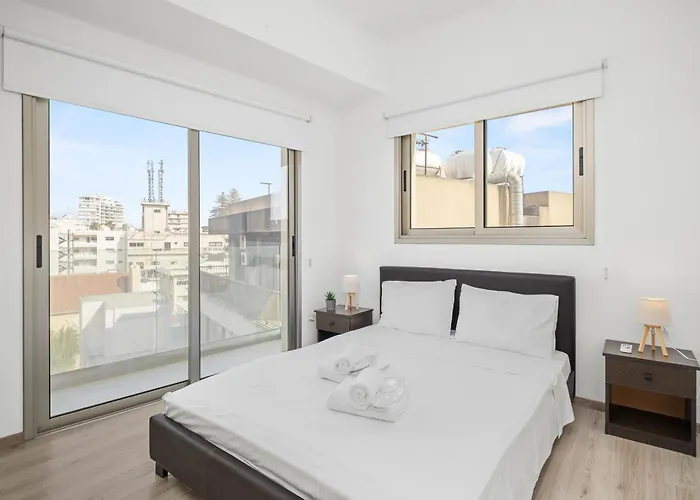 Downtown View 2 Bedroom Apartment *